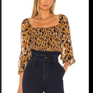 NWT Woven Smocked Crop Top in Latte
J.O.A. Size Large